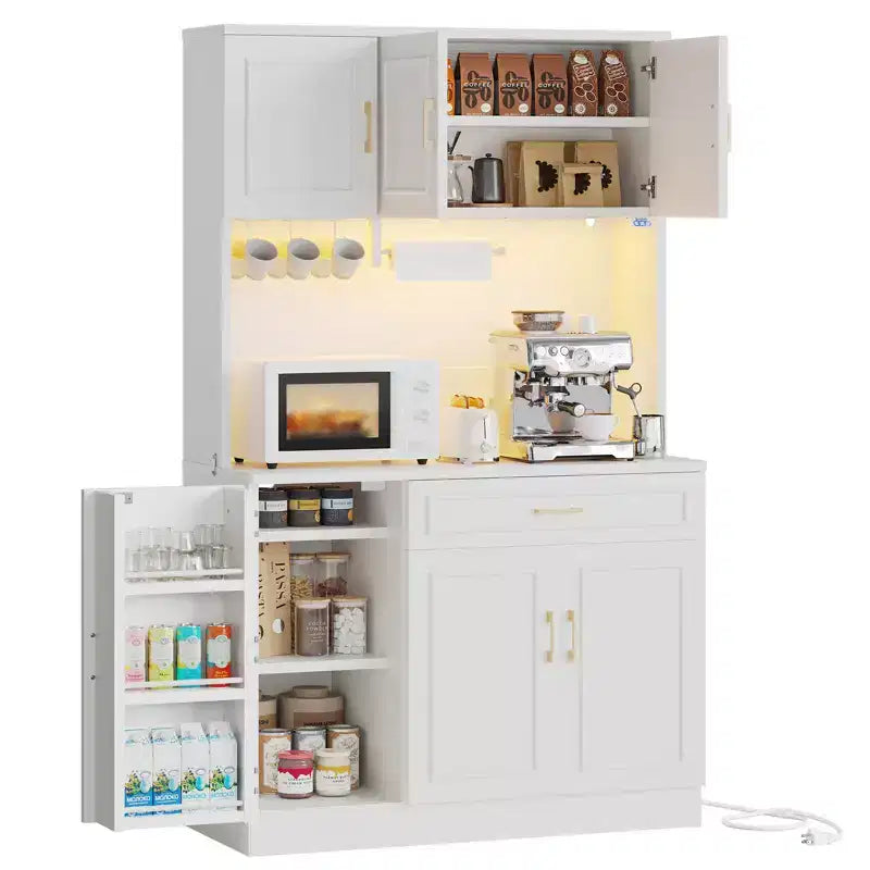 Buffet de cuisine de 71 po en bois manufacturé blanc style rustique avec étagères réglables, éclairage intégré et prise de courant